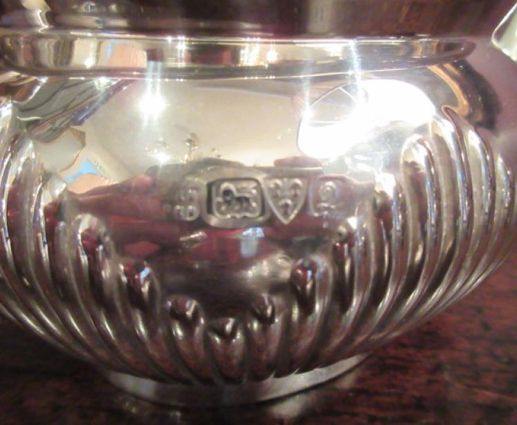 George V Period Silver Three Piece Teaset - Image 3