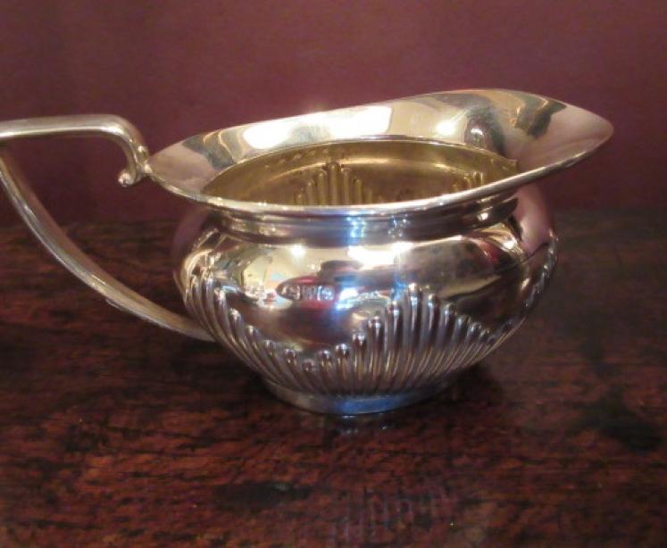 George V Period Silver Three Piece Teaset - Image 4
