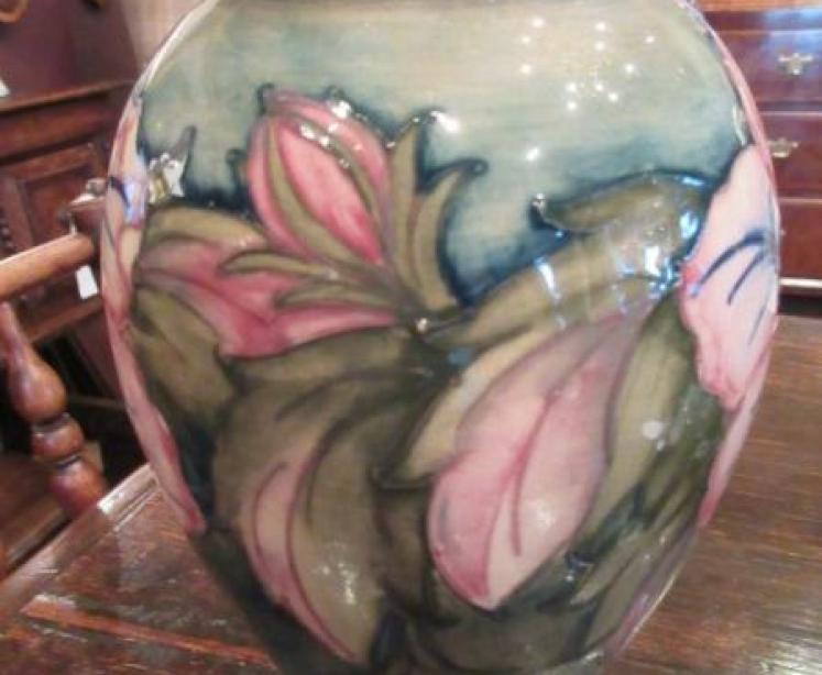 Rare Moorcroft Pink Hibiscus Baluster Shaped Vase - Image 4
