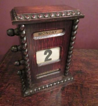Small Edwardian Period Polished Oak Desk Calendar