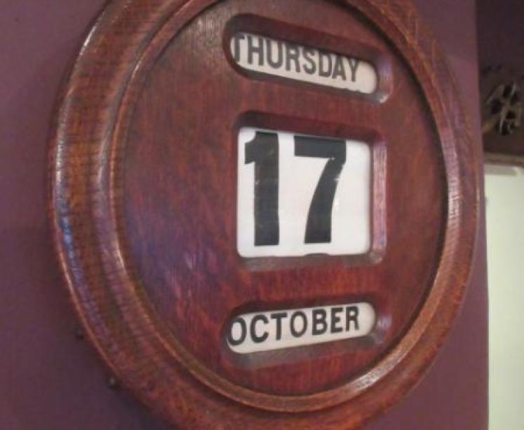 Large Victorian Polished Oak Wall Calendar - Image 1