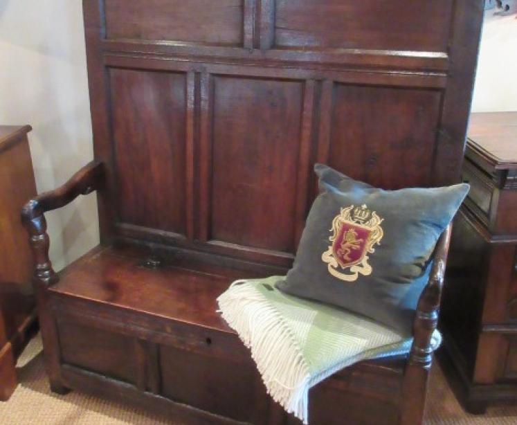 Very Original George II Period Oak High Backed Settle - Image 1
