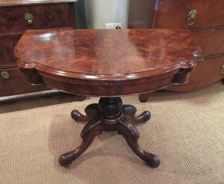 Superb Mid Victorian Burr Walnut Games Table - Image 1