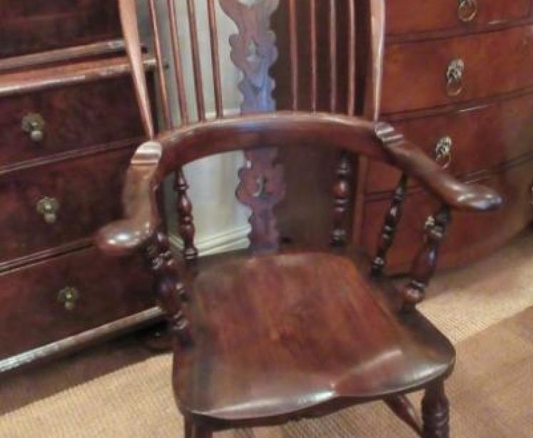 Early Victorian Ash & Elm Broad Arm Windsor Armchair - Image 1