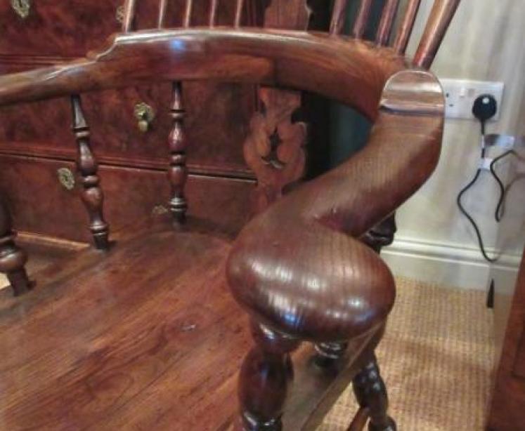 Early Victorian Ash & Elm Broad Arm Windsor Armchair - Image 4