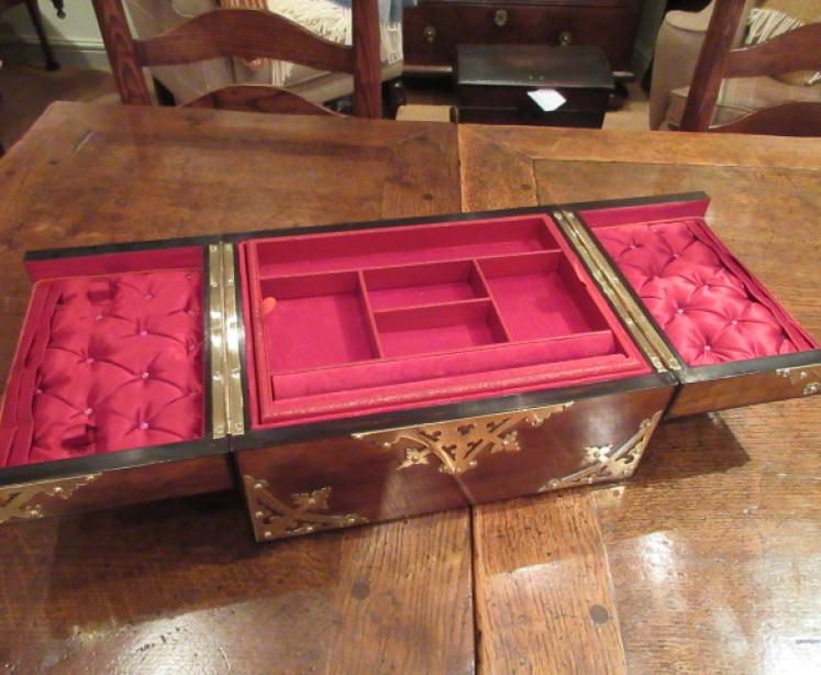 Superb Mid Victorian Walnut & Brass Mounted Jewellery Box - Image 4