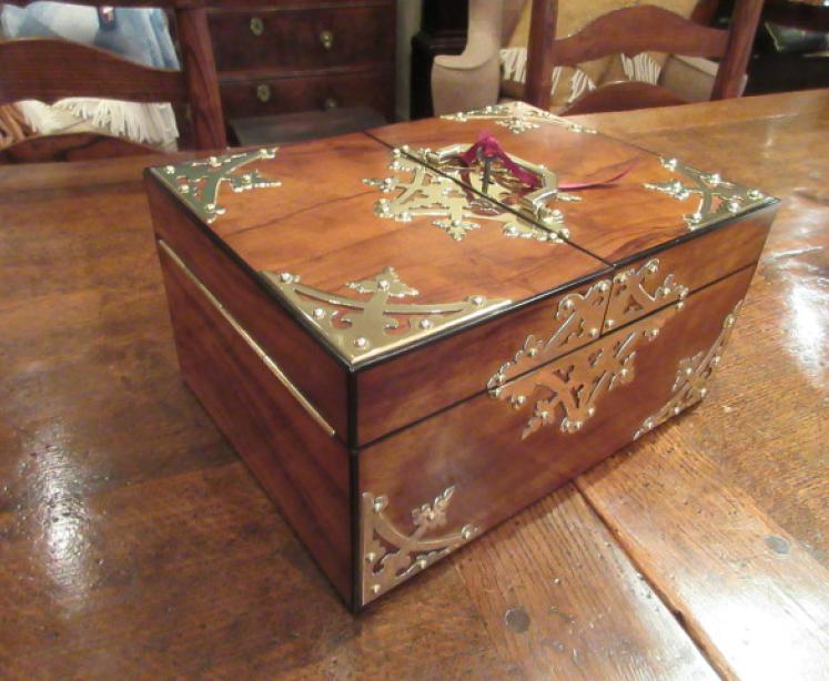 Superb Mid Victorian Walnut & Brass Mounted Jewellery Box - Image 5