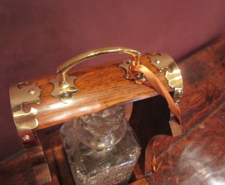 Rare Victorian Single Bottle Tantalus - Image 4