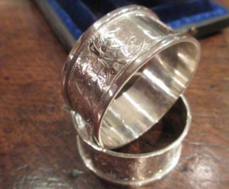 Victorian Silver Napkin Ring Cased Set - Image 3