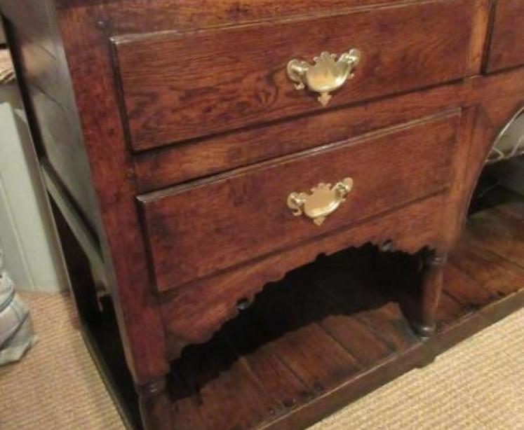 Superb Mid Georgian Oak Open Pot Board Dresser - Image 4