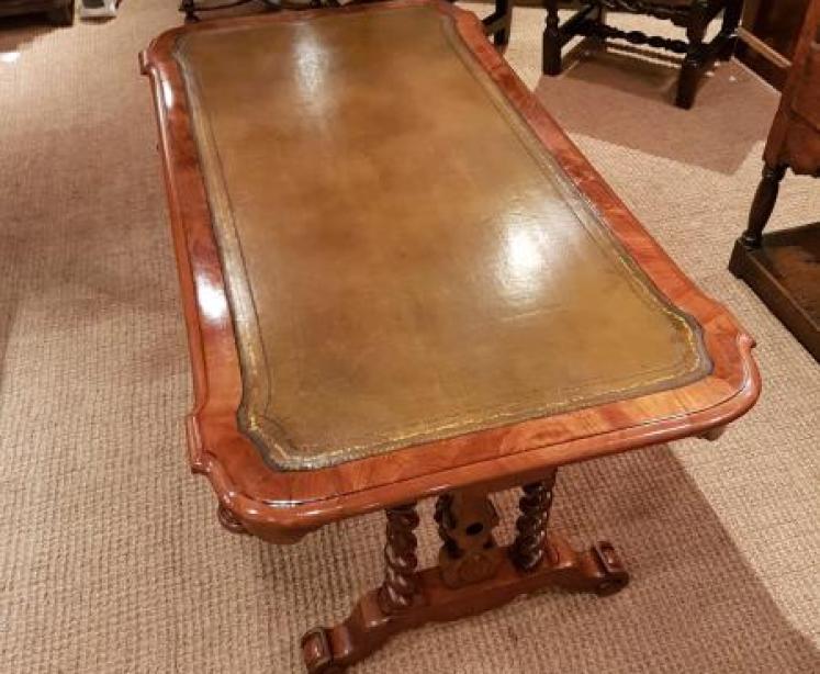Outstanding Mid Victorian Figured Walnut Coffee Table - Image 2