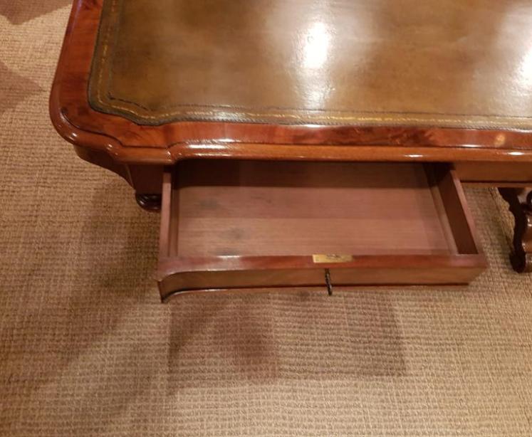 Outstanding Mid Victorian Figured Walnut Coffee Table - Image 4