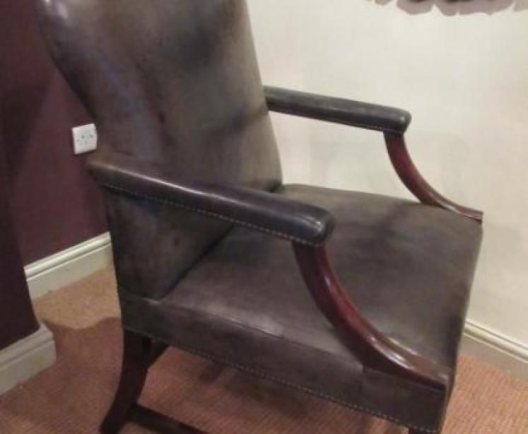 Mid 19th Century Leather Gainsborough Armchair - Image 4