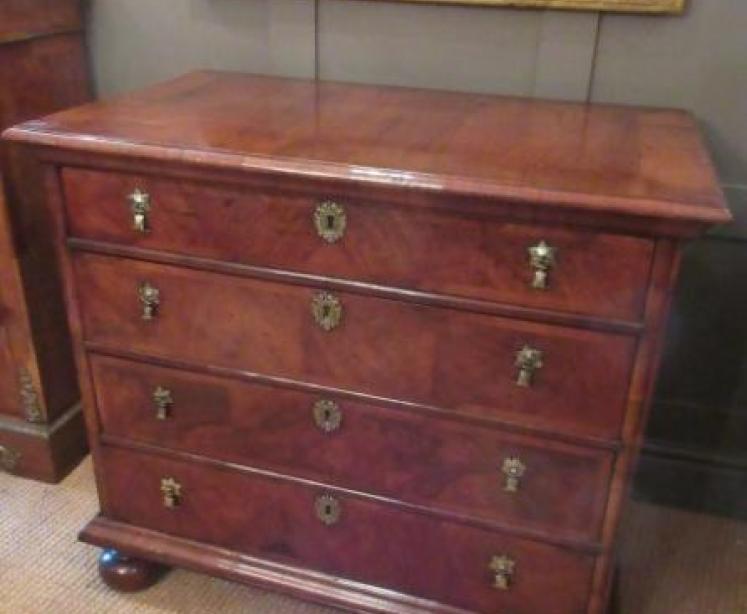 Fine George I Period Figured Walnut Chest of Drawers - Image 5
