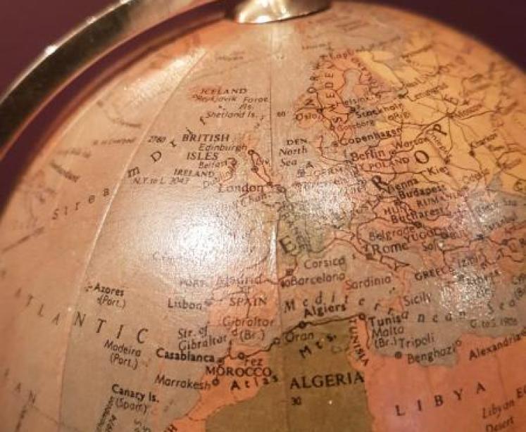 Phillip's of London 6" Paper Mache Library Globe - Image 4