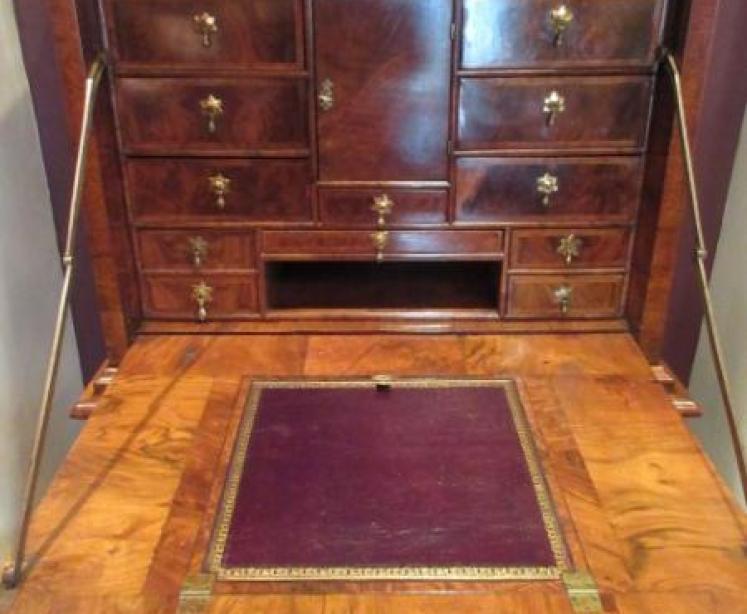 Very Original William & Mary Period Walnut Fitted Escritoire - Image 5