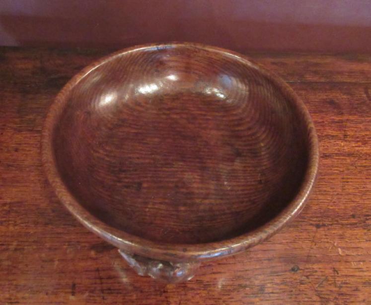 Early Mouseman Adzed Oak Fruit Bowl - Image 3