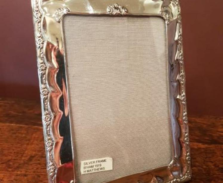George V Decorative Silver Photo Frame - Image 1