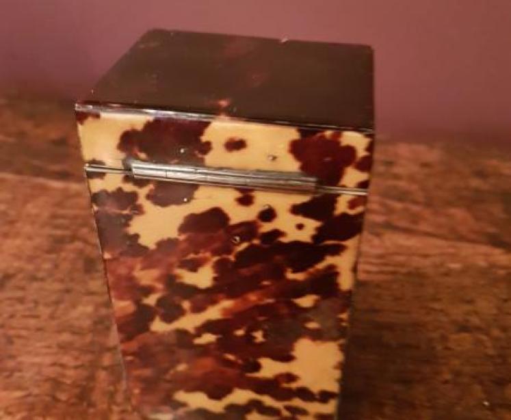 Superb Tortoise Shell and Mother of Pearl Sewing and Manicure Box - Image 4