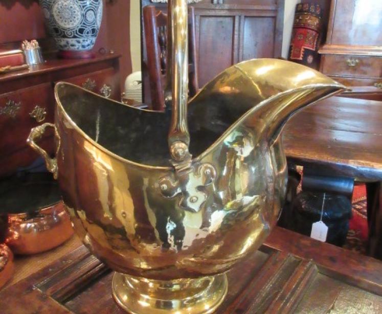 Mid Victorian Polished Brass Coal Scuttle - Image 1