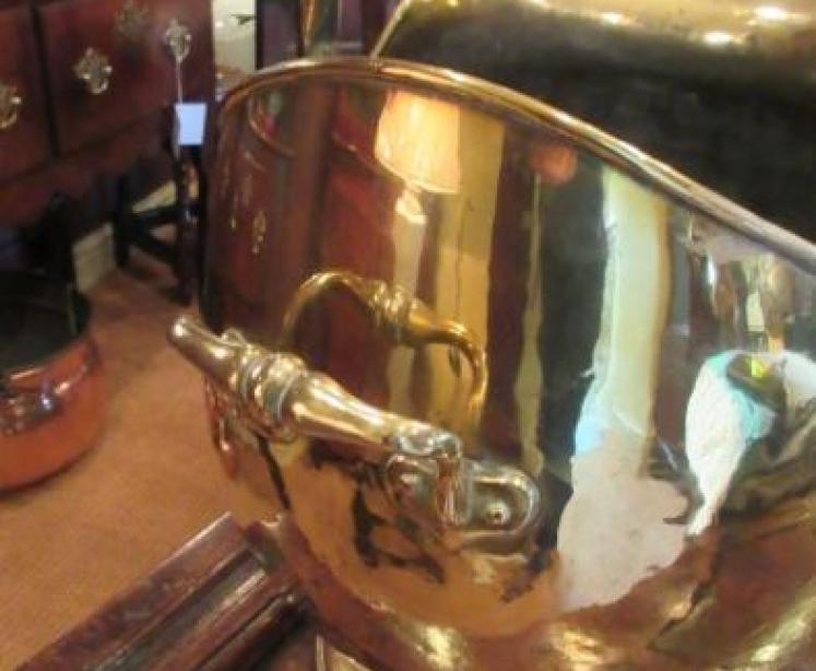 Mid Victorian Polished Brass Coal Scuttle - Image 2