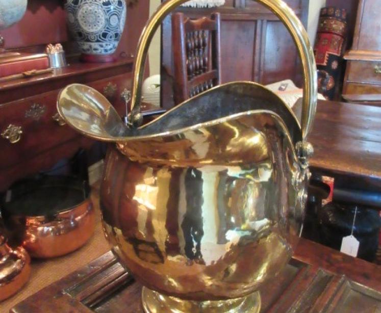 Mid Victorian Polished Brass Coal Scuttle - Image 3