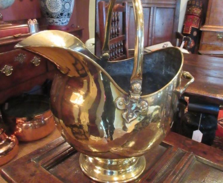 Mid Victorian Polished Brass Coal Scuttle - Image 4