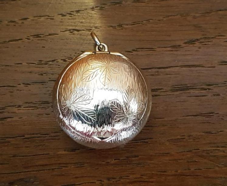 Victorian Engraved Silver Snuff - Image 1