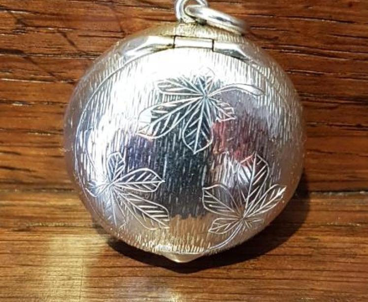 Victorian Engraved Silver Snuff - Image 2