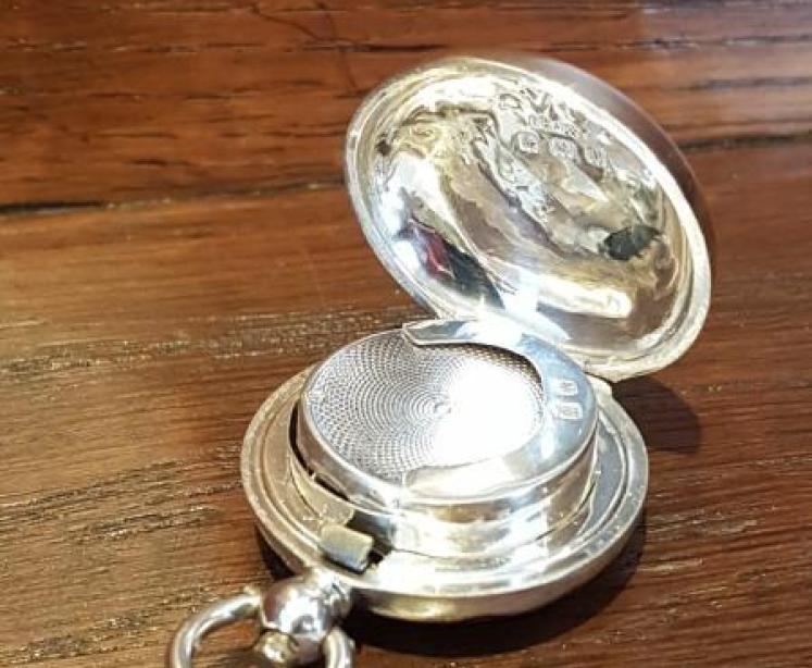 Engraved George V Silver Sovereign Case - Image 3