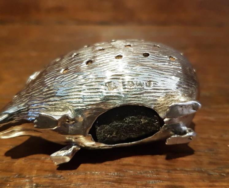 Levi & Salamon Silver Hedgehog and Hoglet Pin Cushions - Image 4