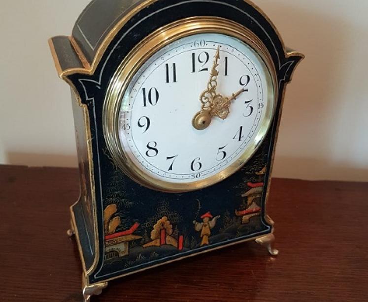 Edwardian Antique Chinioserie Lacquered Mantel Clock - Image 1