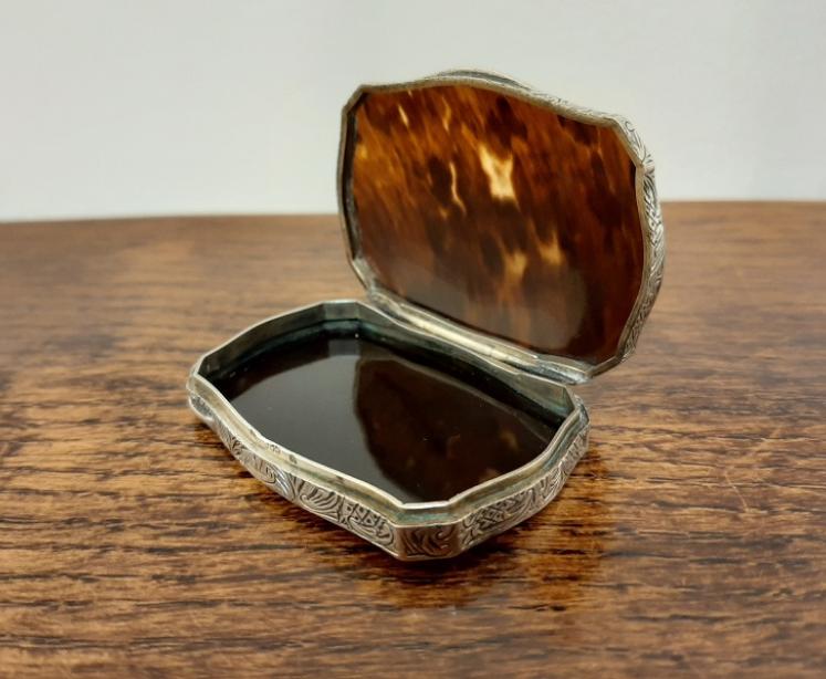 Fine Antique Silver & Tortoiseshell Shaped Trinket Box - Image 2