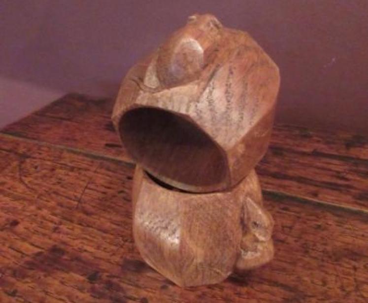 Matching Pair of Mouseman Napkin Rings - Image 4