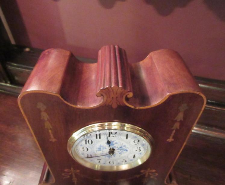 Art Nouveau Period Inlaid Shaped Top Mantel Clock - Image 4