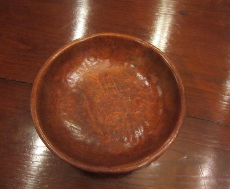 Early Mouseman Oak Fruit Bowl - Image 3