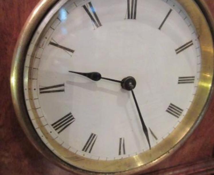 Superb Victorian Antique Mantel Clock with Calendar  - Image 3