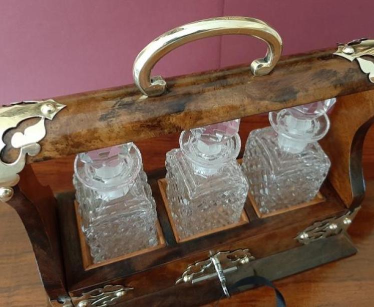 Superb Mid Victorian Burr Walnut Miniature Tantalus - Image 4