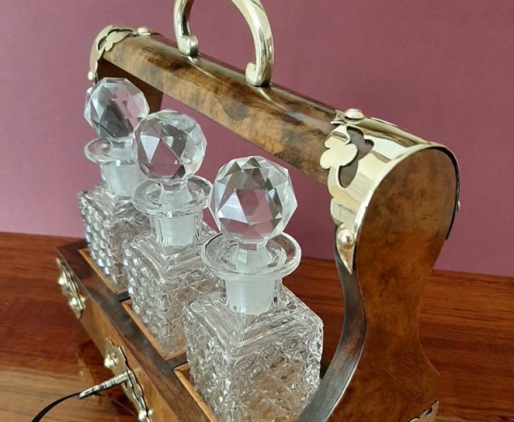 Superb Mid Victorian Burr Walnut Miniature Tantalus - Image 5