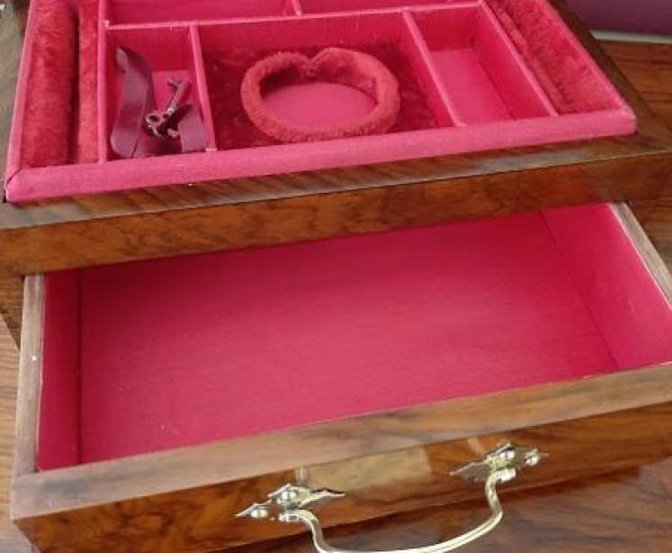 Superb Mid Victorian Antique Figured Walnut Jewellery Box - Image 3