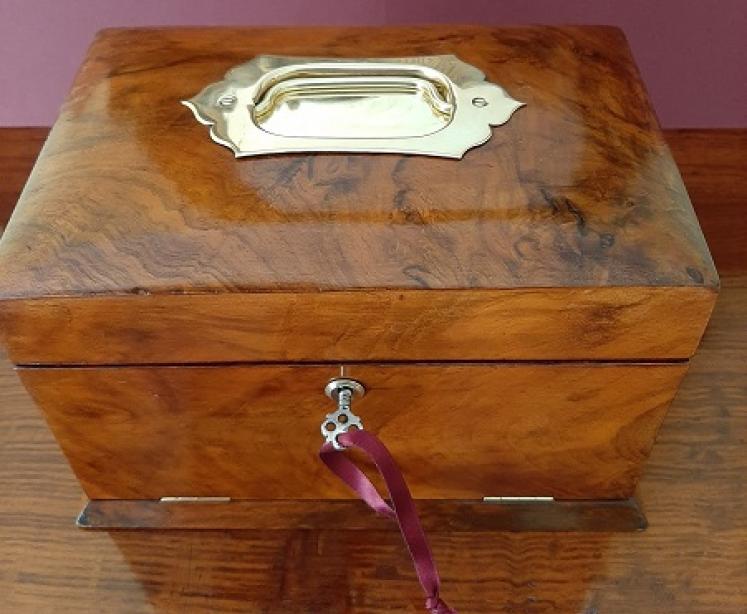 Superb Mid Victorian Antique Figured Walnut Jewellery Box - Image 5