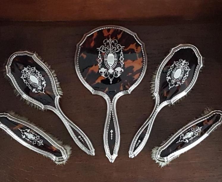 George V Silver and Tortoise Shell five Piece Dressing Set - Image 1