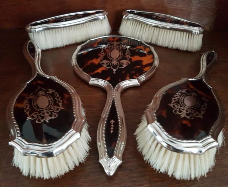 George V Silver and Tortoise Shell five Piece Dressing Set - Image 2