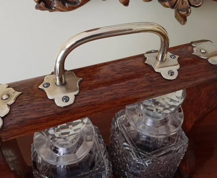 Superb Victorian Antique Polished Oak Tantalus - Image 3