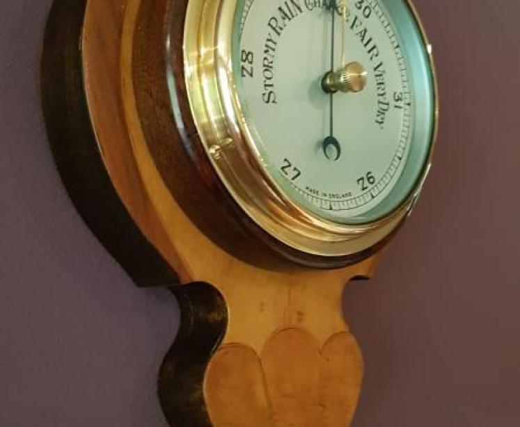 Small Antique Yew & Walnut Cased Banjo Barometer - Image 2