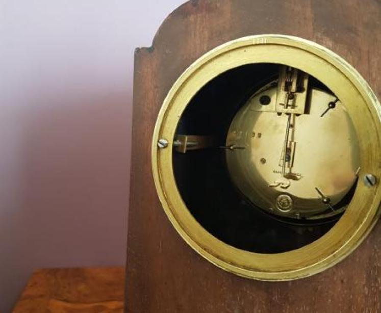 Quality Edwardian Ebony Inlaid Mahogany Mantel Clock - Image 4