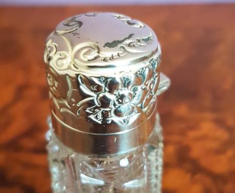 Victorian Antique Silver and Crystal Scent Bottle - Image 5
