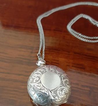 Edwardian Antique Silver Engraved Sovereign Case