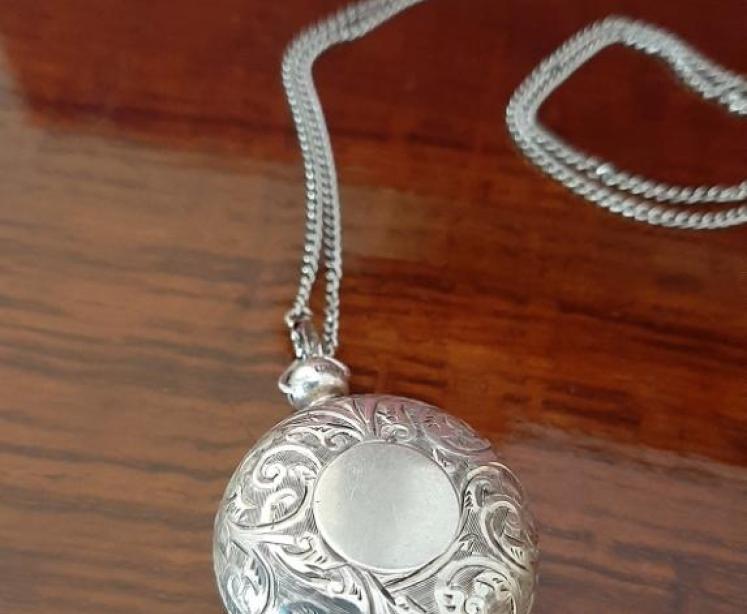 Edwardian Antique Silver Engraved Sovereign Case - Image 1