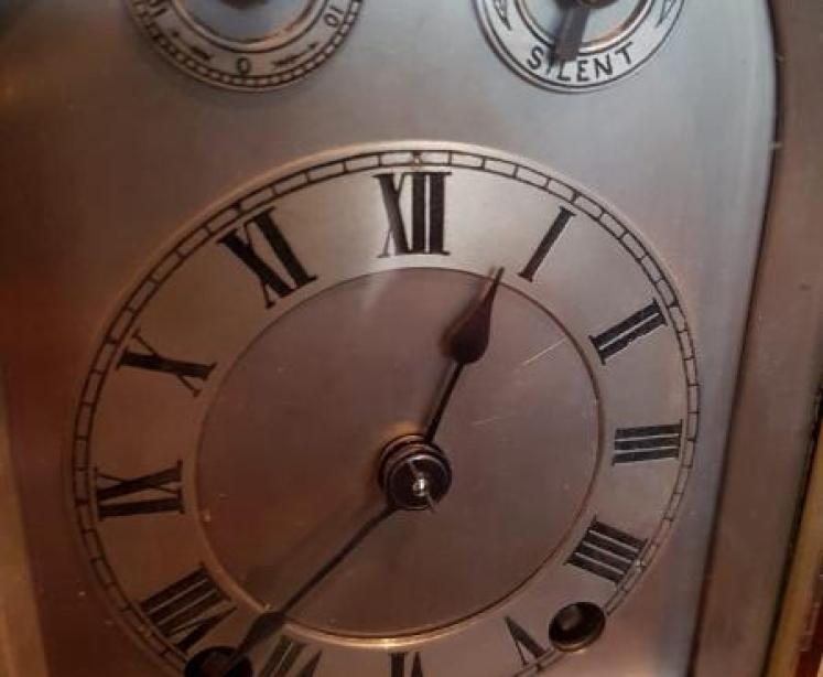 Edwardian Figured Mahogany Lancet Top Quarter Striking Mantel Clock - Image 2